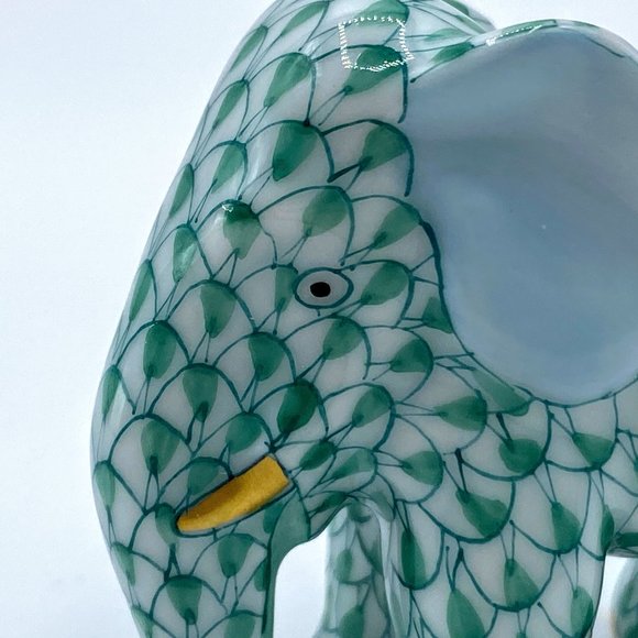 Herend green fishnet Miniature Elephant Figurine VHV---05265-0-00 - Picture 7 of 12